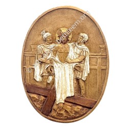 Jésus est dépouillé de ses  vêtements