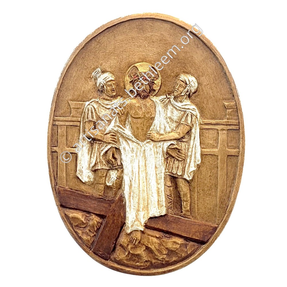 Jésus est dépouillé de ses  vêtements